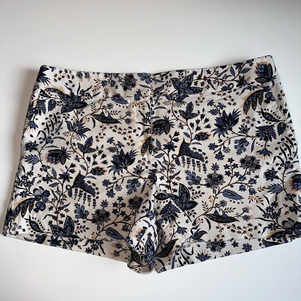 LOFT Women’s White Floral Print Shorts Size 16 3.5” Inseam Casual Lightweight